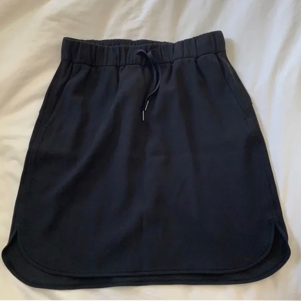 Lululemon On the Fly skirt
